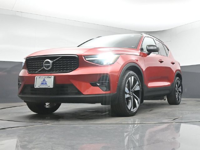 Used 2023 Volvo XC40 B5 Plus w/ Driver Assist Package AWD/4WD image 40