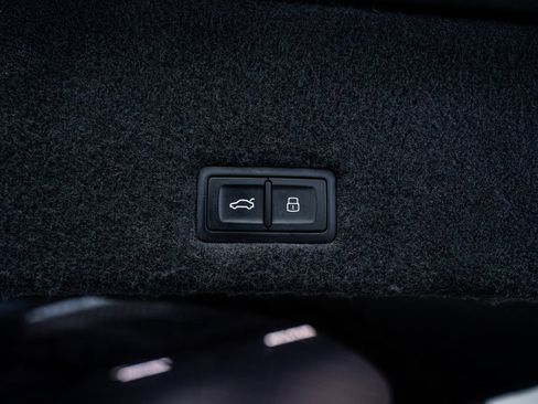 Used 2020 Lamborghini Urus image 73