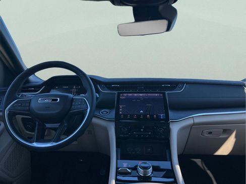 New 2025 Jeep Grand Cherokee Limited w/ Black Appearance Package image 9