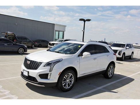 Used 2022 Cadillac XT5 Premium Luxury w/ Technology Package image 2