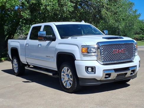 Used 2017 GMC Sierra 2500 Denali w/ Duramax Plus Package image 3