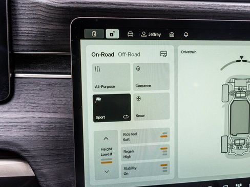 Used 2024 Rivian R1S Adventure image 22