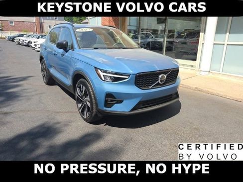 Certified 2025 Volvo XC40 B5 Plus w/ Climate Package AWD/4WD image 1