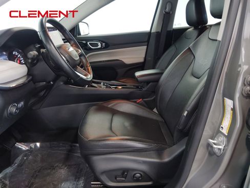 Used 2022 Jeep Compass Limited image 33