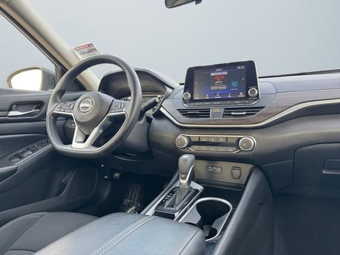 Used 2024 Nissan Altima 2.5 SV image 14