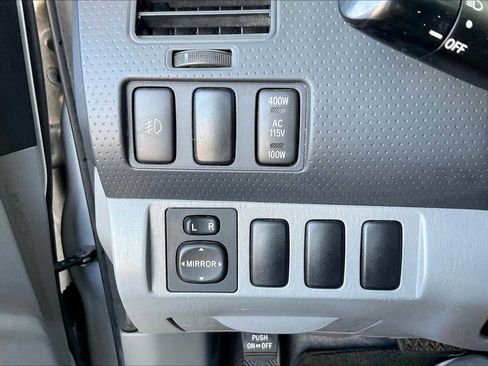 Used 2007 Toyota Tacoma PreRunner image 32