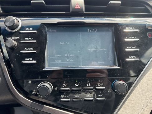 Certified 2018 Toyota Camry LE w/ Convenience Package image 11