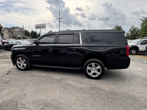 Used 2018 Chevrolet Suburban LT image 18