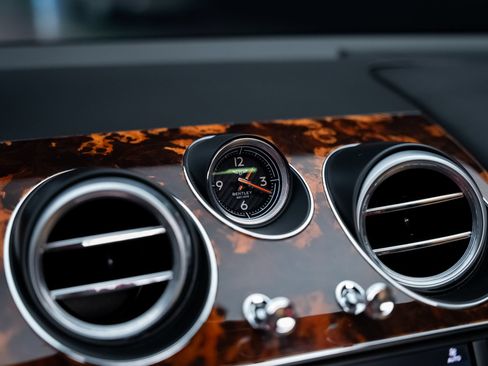 Used 2018 Bentley Bentayga AWD/4WD image 47