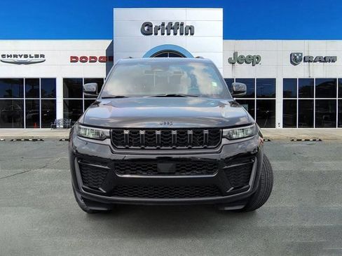 Used 2026 Jeep Grand Cherokee Altitude RWD image 12
