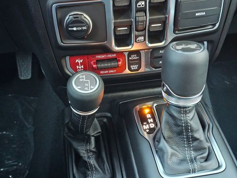 New 2026 Jeep Wrangler Unlimited Rubicon w/ Technology Group image 17