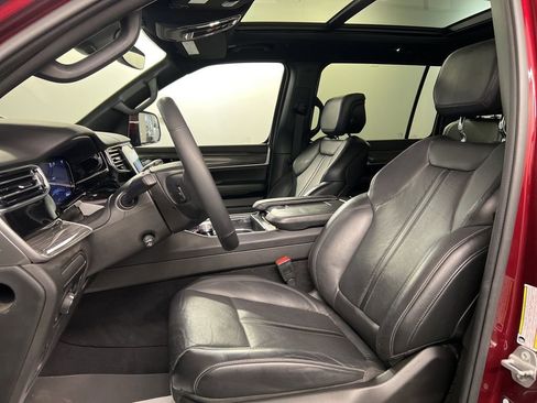 Used 2022 Jeep Wagoneer Series III w/ Premium Group I image 27