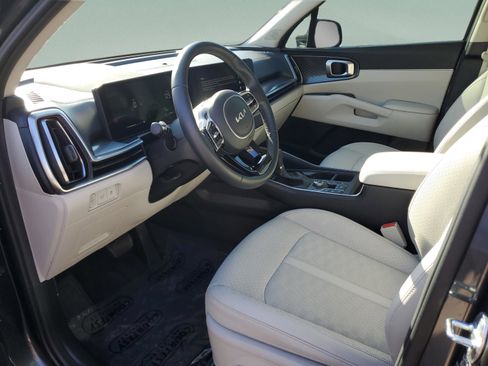 Certified 2024 Kia Sorento EX w/ Panoramic Sunroof Package image 19