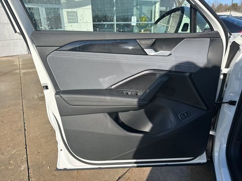 New 2026 Volkswagen Tiguan SE image 10