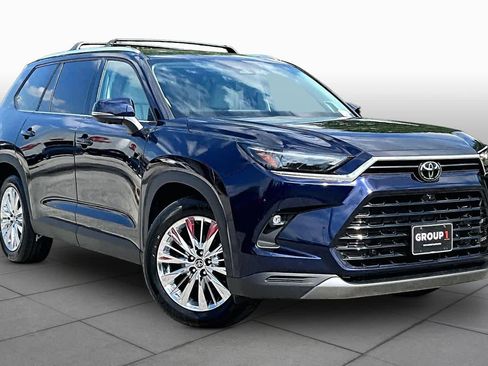 Used 2024 Toyota Grand Highlander AWD image 3