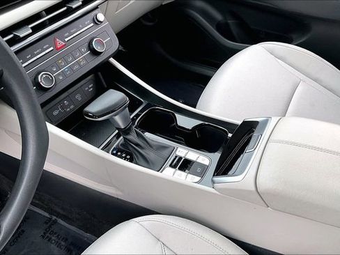 Used 2025 Hyundai Tucson SE image 15