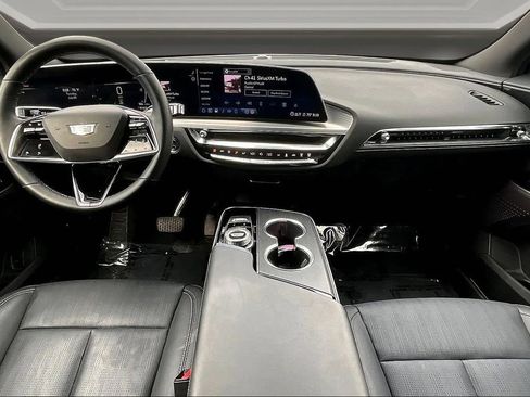 Certified 2025 Cadillac Lyriq Luxury w/ LPO, Floor Liner Package AWD/4WD image 7