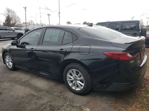 Used 2025 Toyota Camry LE image 4