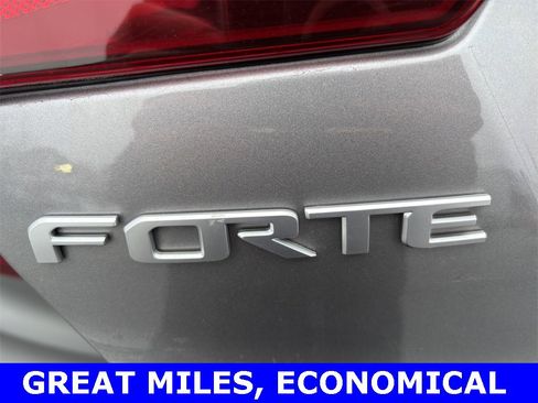 Used 2024 Kia Forte LXS image 6