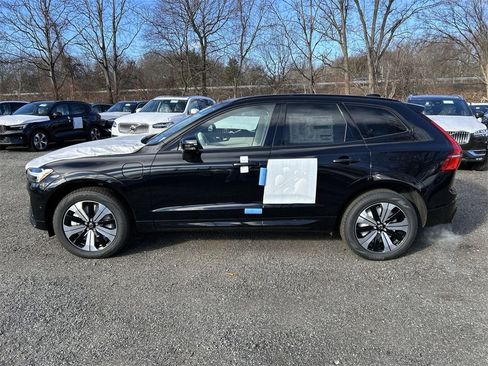 New 2025 Volvo XC60 T8 Plus w/ Climate Package image 8