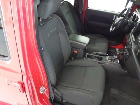 Used 2019 Jeep Wrangler Unlimited Sahara image 28