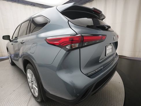 Used 2023 Toyota Highlander Limited AWD/4WD image 35