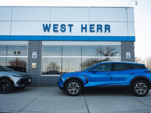 Used 2024 Chevrolet Traverse RS image 31