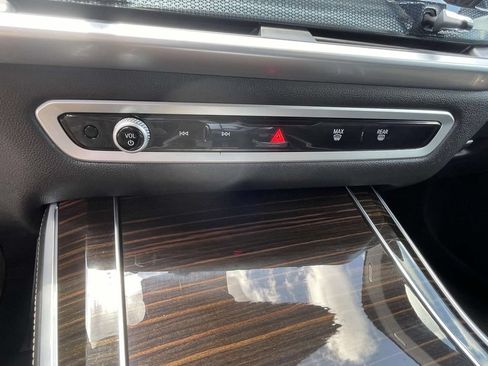 Used 2025 BMW X5 xDrive50e AWD/4WD image 18