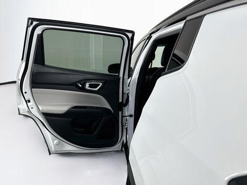 Used 2025 Jeep Compass Limited AWD/4WD image 25