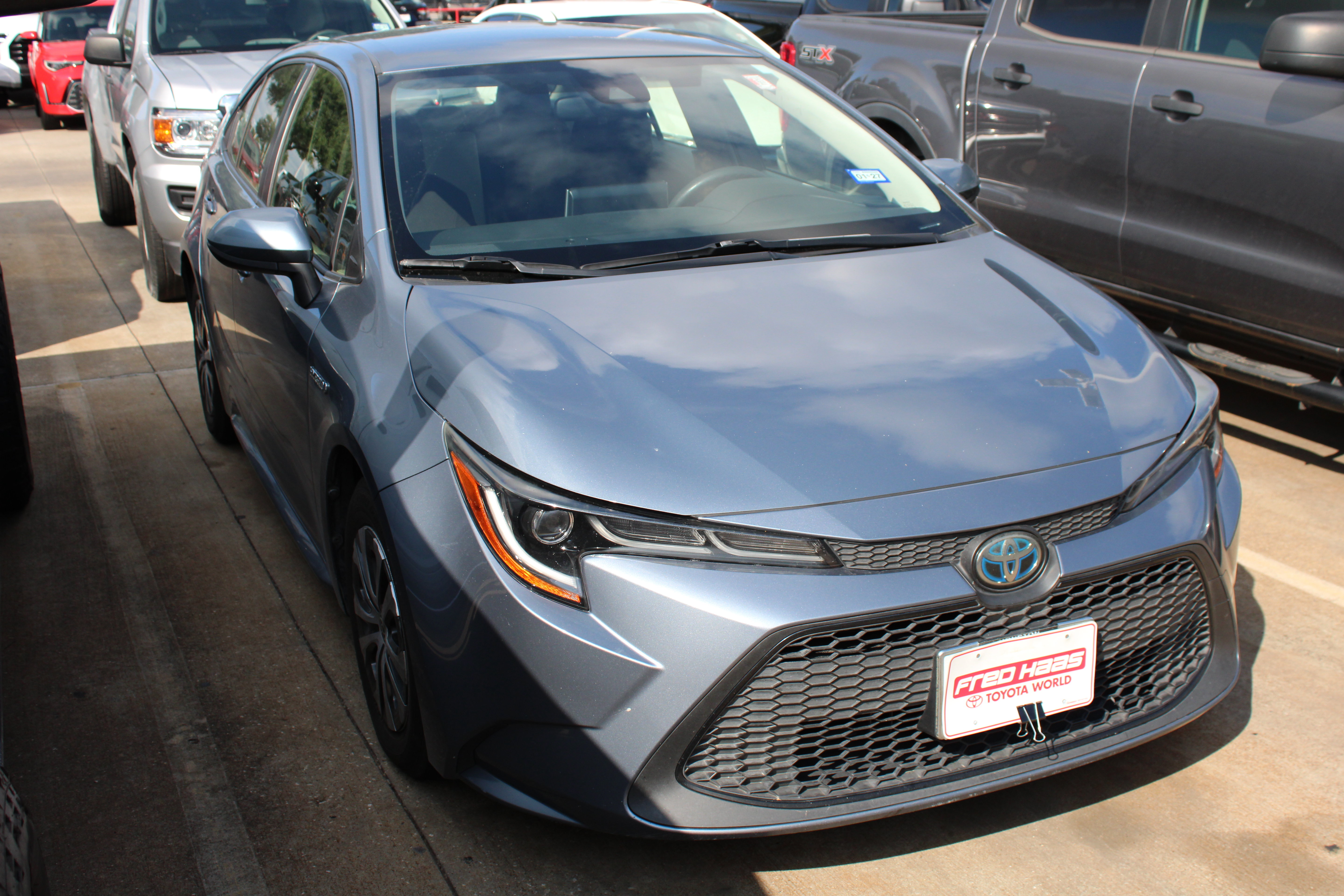 Used 2021 Toyota Corolla LE FWD image 2