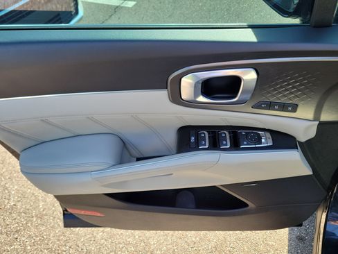 Certified 2022 Kia Sorento SX Prestige w/ Panoramic Sunroof Package AWD/4WD image 19