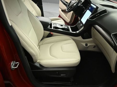 Certified 2022 Ford Edge Titanium w/ Class II Trailer Tow Package image 30