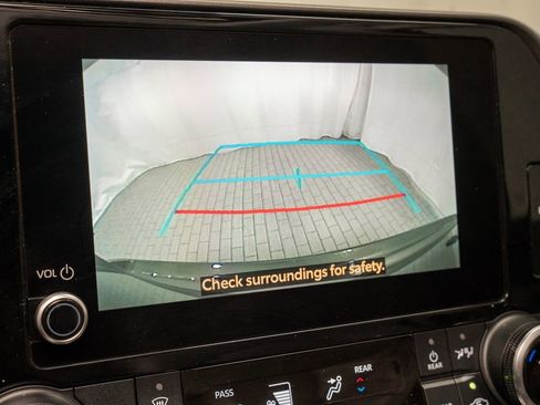 Certified 2023 Toyota Highlander XLE image 15