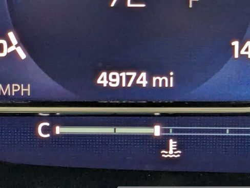 Used 2022 Chevrolet Tahoe LT w/ Luxury Package image 29