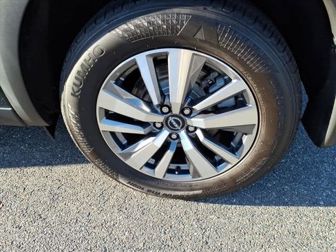 Certified 2024 Nissan Pathfinder SL w/ Black Appearance Package image 7