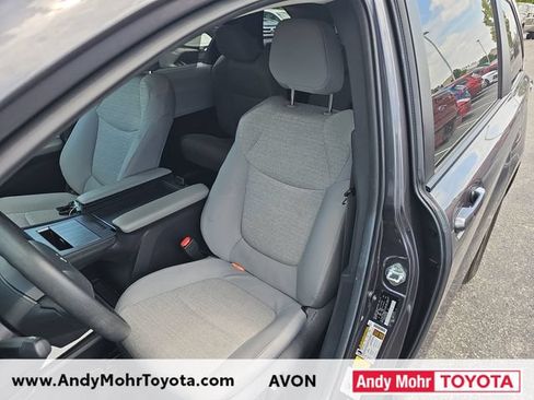 Used 2025 Toyota Sienna LE FWD image 10