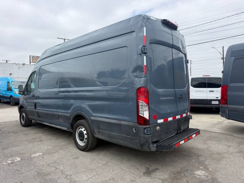 Used 2019 Ford Transit 250 148 High Roof Extended RWD image 4