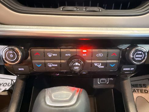 Used 2025 Jeep Compass Limited AWD/4WD image 18