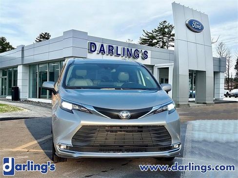 Used 2024 Toyota Sienna XLE image 2