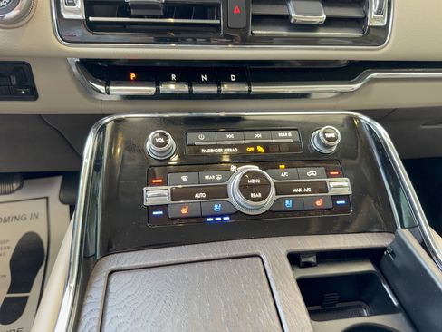 Used 2022 Lincoln Navigator Reserve AWD/4WD image 24