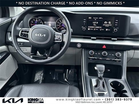 Used 2024 Kia Carnival LX image 2