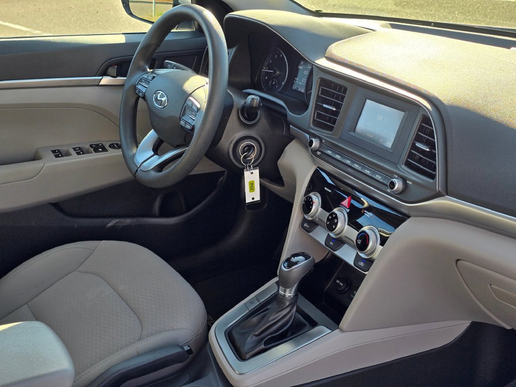 Used 2019 Hyundai Elantra SE FWD image 17