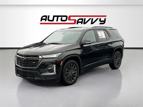 Used 2023 Chevrolet Traverse RS image 3
