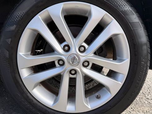 Used 2013 Nissan Juke SL FWD image 9