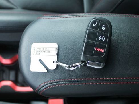 Used 2015 Jeep Renegade Trailhawk w/ Premium Leather Group AWD/4WD image 28