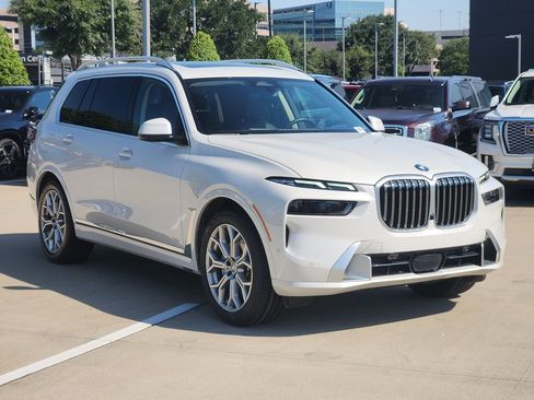 Used 2023 BMW X7 xDrive40i w/ Premium Package AWD/4WD image 3