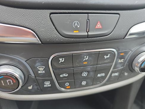 Used 2022 Chevrolet Equinox LT FWD image 26