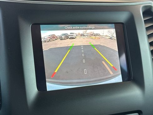 Used 2019 Jeep Cherokee Latitude Plus w/ Comfort/Convenience Group image 19