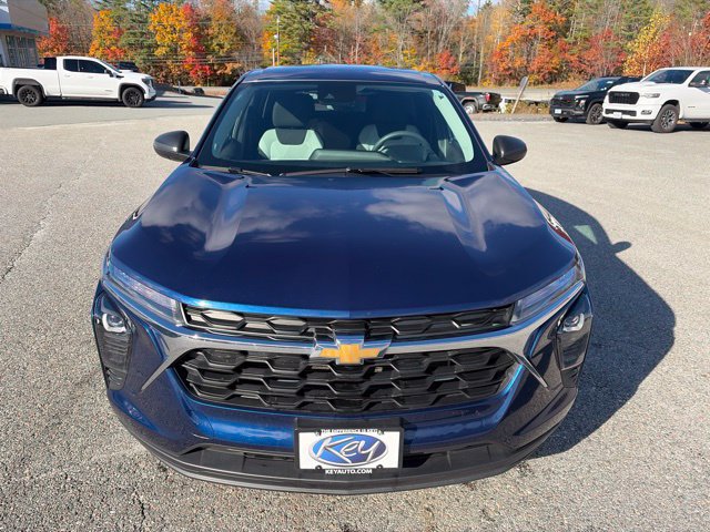 Used 2024 Chevrolet Trax LS w/ Driver Confidence Package FWD image 2