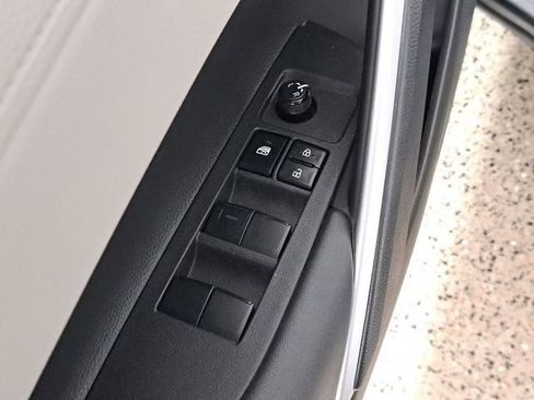 Used 2023 Toyota Corolla Cross L image 22